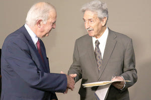 Θερμός χαιρετισμός του δημάρχου Ηρακλείου στον τιμώμενο