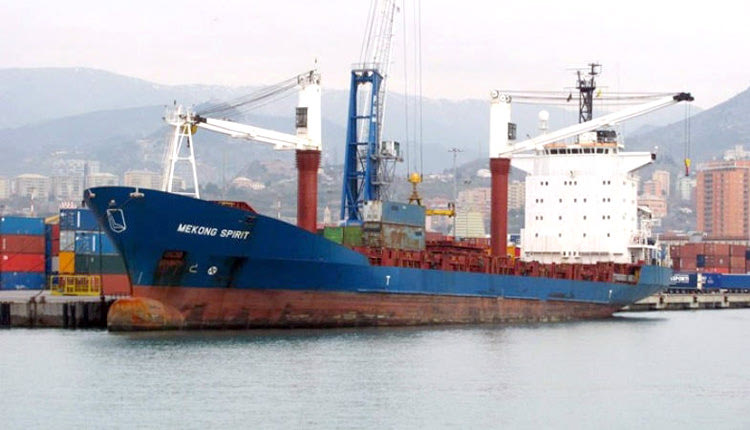 Εκατοντάδες τόνοι εκρηκτικών και φυσιγγίων στα κοντέινερ του πλοίου-βόμβα απειλή για τη Σούδα