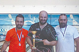 Οι νικητές της Α’ κατηγορίας ανδρών του 11ου Παγκρήτιου Τουρνουά ΜΠΟΟΥΛΙΝΓΚ