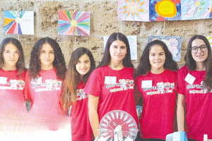 τα μέλη της ομάδας CURIEosity στο συνέδριο του CERN στα Χανιά