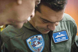 Πετάει, πετάει και ο Τσίπρας!