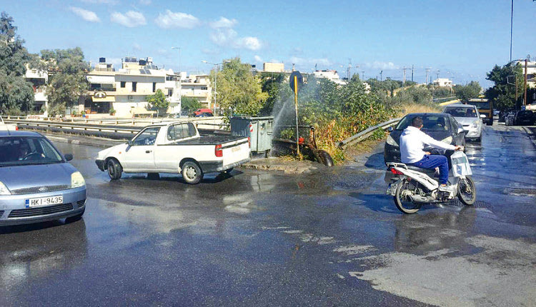 Και έτρεχε το νερό στον δρόμο…