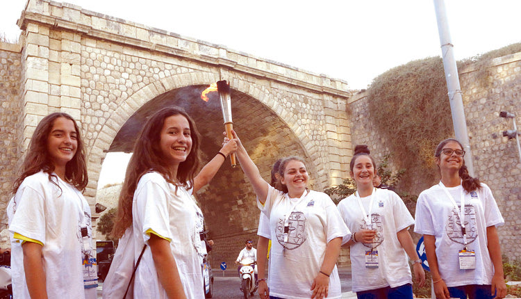 Μαθητιάδα: Μαθητές της Κρήτης συμμετείχαν με ενθουσιασμό στη λαμπαδηδρομία