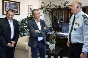ο Σταύρος Θεοδωράκης στη συνάντησή του με τον Γενικό Περιφερειακό Αστυνομικό Διευθυντή Κρήτης υποστράτηγο Κώστα Λαγουδάκη