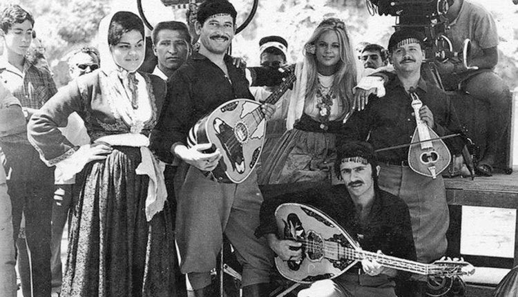 Ο Μανώλης Κακλιδάκης  με τον Σηφογιωργάκη και την Αλίκη Βουγιουκλάκη στα γυρίσματα της ταινίας “Η νεράιδα και το παλικάρι”