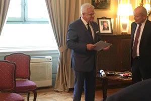 Με το Σταυρό του Αξιωματούχου της Λεγεώνας της Τιμής  τιμήθηκε ο Πρύτανης του Πανεπιστημίου Κρήτης, καθηγητής Οδυσσέας Ζώρας.