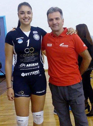 Η Μαρία Γενιτσαρίδη με τον προπονητή κ. Μανωλάκη ο οποίος την ανέδειξε στην ΑΘΛΕΣΗ