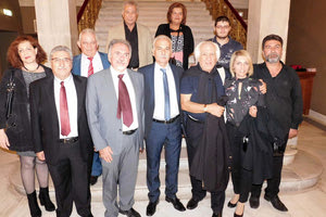 Το θέατρο του Πειραιά γέμισε Κρήτη