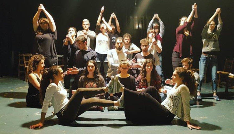 Ο Γιώργος Αντωνάκης κατάφερε να πάρει και το βραβείο Σκηνοθεσίας για την παράσταση «Τι φάση;»