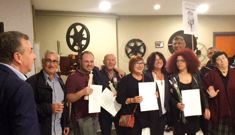 Ο περιφερειάρχης με τους βραβευθέντες στο Φεστιβάλ Ιεράπετρας