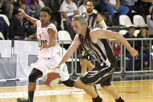 O Kαραλής σε φάση από τον χθεσινό αγώνα του ΟΦΗ