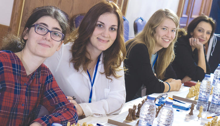   Κορίτσια της ελληνικής ομάδας που αγωνίζονται στο Πανευρωπαϊκό