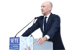 ο πρόεδρος του ΣΕΤΕ Γιάννης Ρέτσος, σε συνέντευξή του στην “Π”