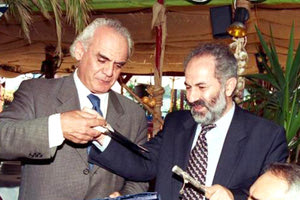 Ξανά ένοχοι οι δύο πρώην φίλοι Άκης και Σμπώκος