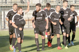 Ο Κουτσιανικούλης και οι συμπαίκτες του πανηγυρίζουν το 2ο γκολ