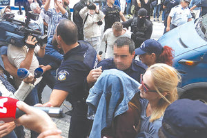 Έτσι καθοδηγούσε τη 16χρονη ο πατέρας της