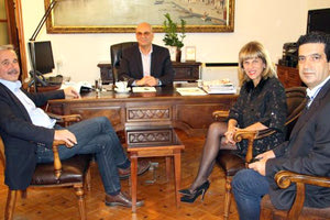 Από την επίσκεψη του κ. Μανιάτη στο γραφείο του δημάρχου Χανίων