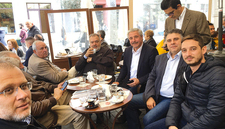 ο Γ. Μανιάτης είχε την ευκαιρία να απολαύσει καφέ και μπουγάτσα στα Λιοντάρια,