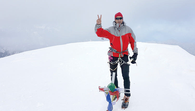Ο Γιώργος Κουντουράκης στην κορυφή Μοντ Μπλανκ στα 4.817 μέτρα