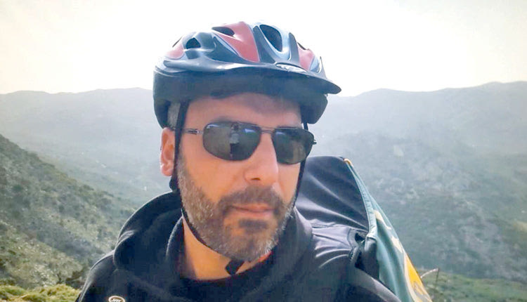 Ο Στέλιος Ταραζάς βιώνει τον μύθο του Ικάρου