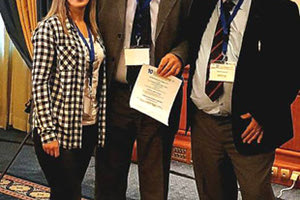 διάκριση για το Βενιζελείο Γ.Ν., καθώς ο νοσηλευτής επιτήρησης λοιμώξεων κ. Εμμ. Μπολίκας και η επισκέπτρια Υγείας κ Γ. Μαυρακάκη απέσπασαν το βραβείο καλύτερης προφορικής ανακοίνωσης στο 10ο Πανελλήνιο Συνέδριο της Ελληνικής Εταιρείας Ελέγχου Λοιμώξεων