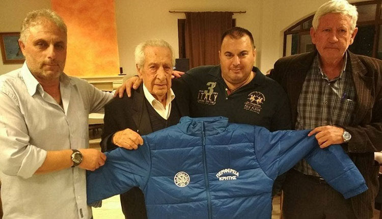 Ως αναγνώριση του έργου τους, δόθηκαν μπουφάν Παρατηρητών της ΕΠΣΗ τους παρατηρητές αγώνων