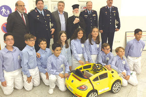 Η έκθεση παιδικής ζωγραφικής «Η οδική ασφάλεια μέσα από τα μάτια των παιδιών» που φιλοξενείται ως τις 24 Νοεμβρίου στο συνεδριακό κέντρο της Παγκρήτιας Τράπεζας