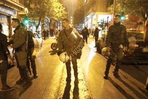 Επίθεση στα γραφεία του ΠΑΣΟΚ - Από τύχη δεν θρηνήσαμε θύματα!