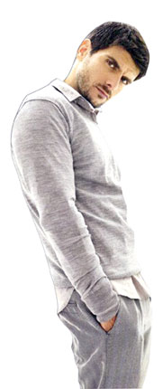 Ο ΔΙΑΣΗΜΟΣ ΗΡΑΚΛΕΙΩΤΗΣ ΗΘΟΠΟΙΟΣ ΜΑΝΟΣ ΓΑΒΡΑΣ, ΠΟΥ ΚΑΝΕΙ ΚΑΡΙΕΡΑ ΚΑΙ ΣΤΟ ΕΞΩΤΕΡΙΚΟ, ΜΙΛΑ ΣΤΗΝ “Π”