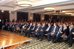 Ο ΜΗΤΣΟΤΑΚΗΣ ΣΤΟ ΗΡΑΚΛΕΙΟ:  Ασφυκτικά γεμάτη η αίθουσα του Candia Maris