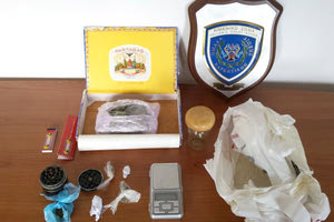28χρονο συνέλαβαν τα στελέχη του γραφείου Ασφάλειας - Δίωξης Ναρκωτικών του Κεντρικού Λιμεναρχείου Ηρακλείου  για κατοχή ναρκωτικών