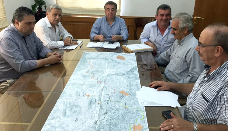 Σήμερα η εξόδιος ακολουθία για τον Γιώργο Παπαδάκη (διακρίνεται δεξιά) από τον Μητροπολιτικό Ναό Αγίου Μηνά