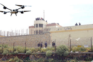 Μέχρι και drone πέταξε πάνω από τις φυλακές