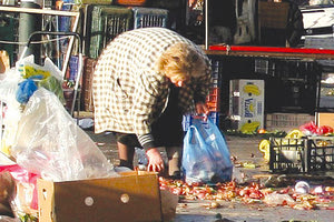 φτωχια: Εικόνα συνηθισένη πλέον και στις λαϊκές αγορές της Κρήτης