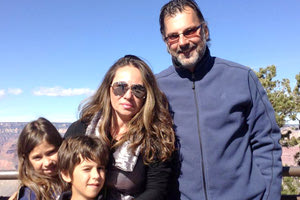 Στα τέλη Μαΐου η οικογένεια επιστρέφει μόνιμα στην Κρήτη