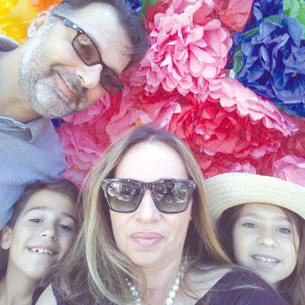 H οικογένεια Γιάννη Καμαριανάκη και Έλενας Αποστολίδη