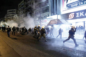 Επεισόδια στα Εξάρχεια μετά την πορεία