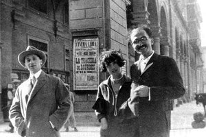 Ο Νίκος Καζαντζάκης με την Edvige Levi και τον αδελφό της Doro Levi στη Φλωρεντία. Οκτώβριος 1926