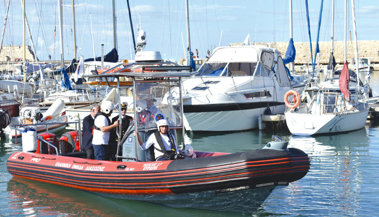 Ο Αρχιεπίσκοπος Κρήτης κ. Ειρηναίος τέλεσε χθες τον αγιασμό στο ναυαγοσωστικό σκάφος «Ευρώπη».