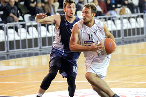 Ο Βασιλειάδης του ΟΦΗ σε φάση από το ματς με ΠΕΝΤΕΛΗ