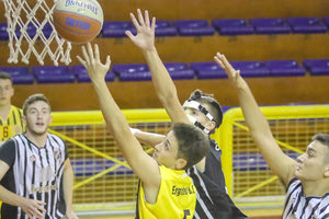 Φάση από το παιχνίδι Εργοτέλης - ΟΦΗ Μπάσκετ στους εφήβους