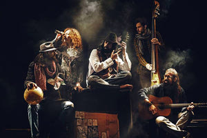 Η παράσταση “Στο φαλιμέντο του κόσμου” ανεβαίνει το Σάββατο στο θέατρο Αστόρια