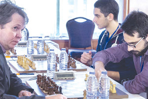 Δεξιά ο Κελίρης που αντιμετωπίζει τον Σορτ