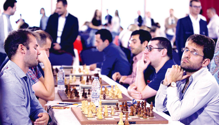  Ο Παπαϊωάννου (αριστερά) με αντίπαλο τον Αρονιάν