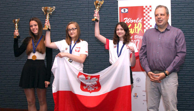 Στιγμιότυπο από τις απονομές του Παγκόσμιου Νεανικού Πρωταθλήματος Γρήγορου Σκακιού στη Χερσόνησο