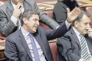 Ανέβηκαν οι τόνοι στη Βουλή για τον Αυγενάκη