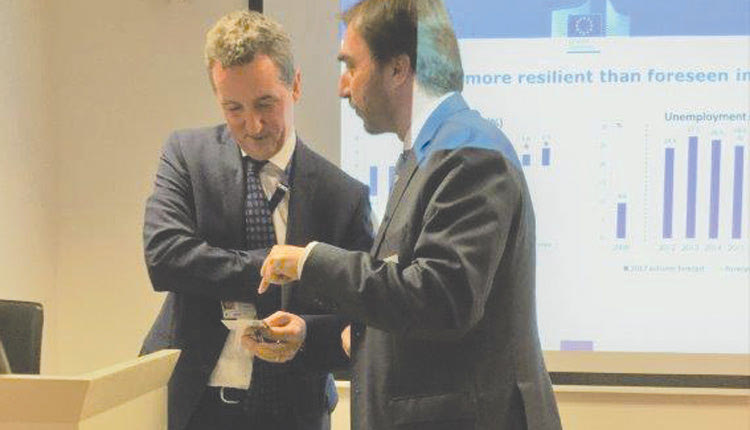 Ο mr Costello επισήμως είναι Mission Chief for Greece της Γενικής Διεύθυνσης Οικονομικών Θεμάτων της Ευρωπαϊκής Επιτροπής. 