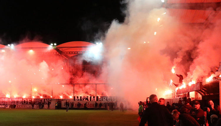 “Δεν θα σε ξεχάσουμε ποτέ, Ολλανδέ, Ολλανδέεε”...