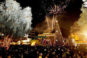 η φωταγώγηση του χριστουγεννιάτικου δέντρου