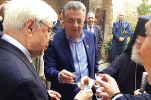 Αναστέναξαν τα ρακοπότηρα στο Τοπλού με τον Πρόεδρο της Δημοκρατίας κ. Παυλόπουλο